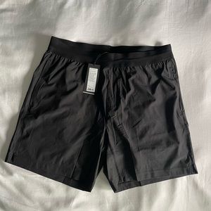 *NEW W/ TAGS* Rhone Mako Tech 7” Lined Shorts